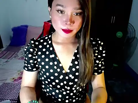 Urassiansweetcummer online show from 10/28/25, 01:42