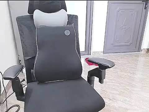 Shulee21 online show from 10/18/25, 02:25