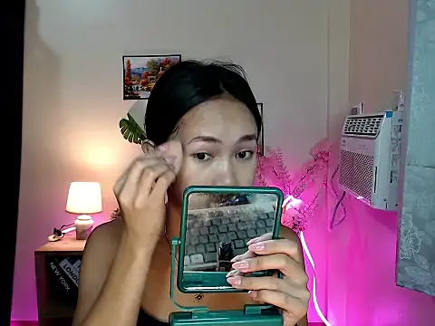 Snapshot of Shindoll chatting on 10/25/25, 09:39 Shindoll online show from 10/25/25, 09:39