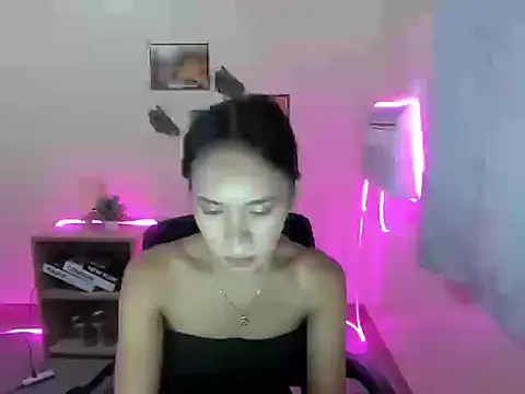 Snapshot of Shindoll chatting on 11/05/25, 10:48 Shindoll online show from 11/05/25, 10:48