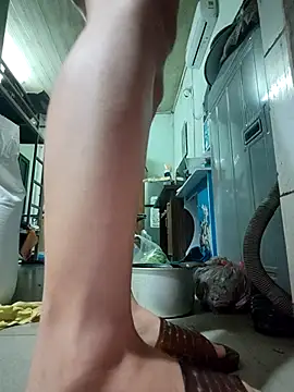 Du-Uyen online show from 11/04/25, 01:16