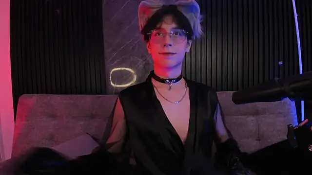 luixdust  online show from 10/30/25, 07:32