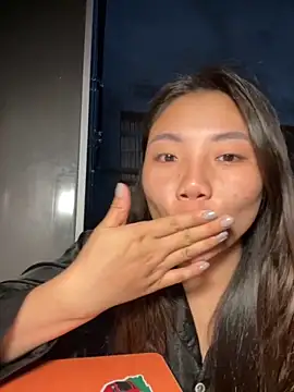 Snapshot of D2sweet chatting on 10/31/25, 01:01 D2sweet online show from 10/31/25, 01:01