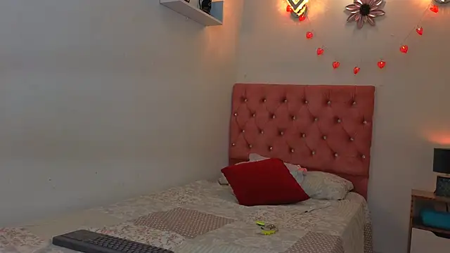 Kyra Honey online show from 10/06/25, 08:06