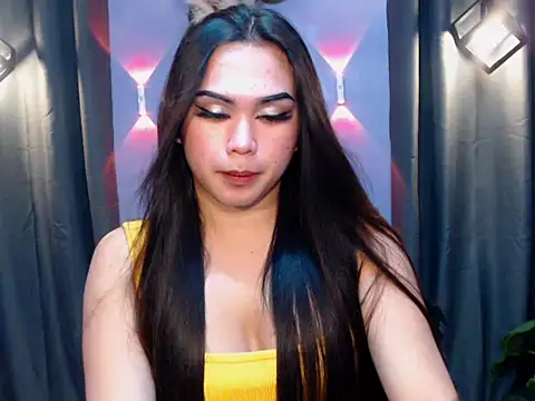 Snapshot of urlovelysandra chatting on 10/27/25, 01:48 urlovelysandra online show from 10/27/25, 01:48