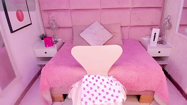 Janah Myers online show from 11/12/25, 01:33