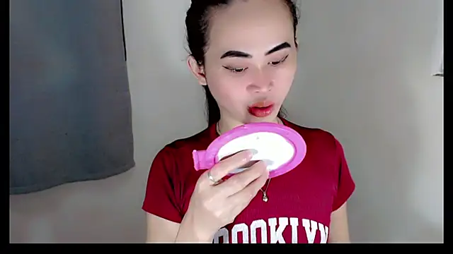 Snapshot of slutty_afina chatting on 10/24/25, 06:32 slutty afina online show from 10/24/25, 06:32