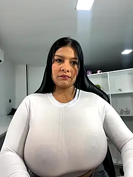 Snapshot of megan_bigboobs_ chatting on 09/12/25, 11:32 megan bigboobs online show from 09/12/25, 11:32