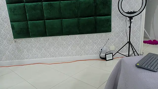 BeccaReedd online show from 10/09/25, 02:31