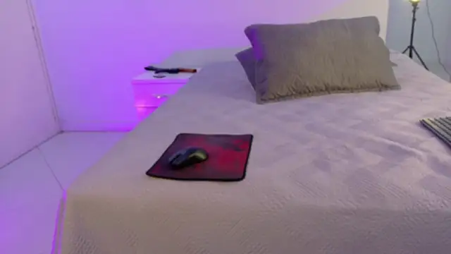 BeccaReedd online show from 10/10/25, 03:16