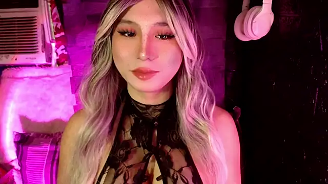 UrhotlucyTS online show from 11/07/25, 06:46