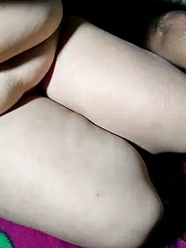 Snapshot of only-injoy chatting on 11/14/25, 04:28 only-injoy online show from 11/14/25, 04:28