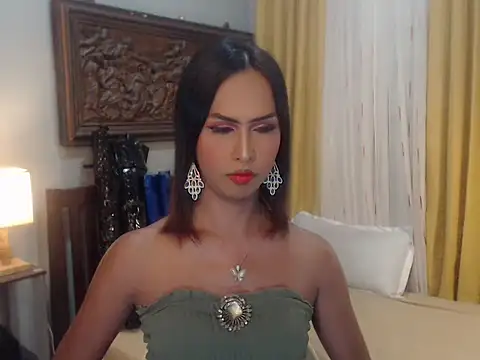 Snapshot of Nathalieheartt chatting on 10/24/25, 06:10 Nathalieheartt online show from 10/24/25, 06:10