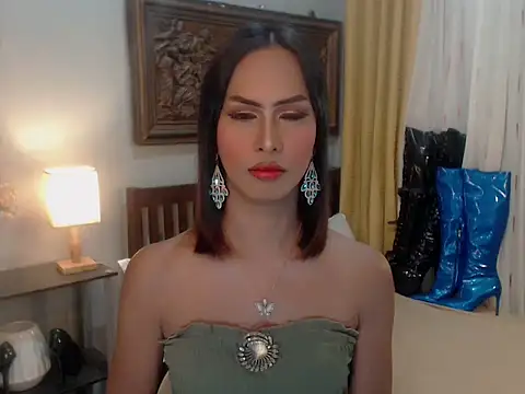 Snapshot of Nathalieheartt chatting on 11/12/25, 02:23 Nathalieheartt online show from 11/12/25, 02:23