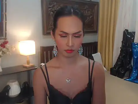 Snapshot of Nathalieheartt chatting on 11/18/25, 03:23 Nathalieheartt online show from 11/18/25, 03:23