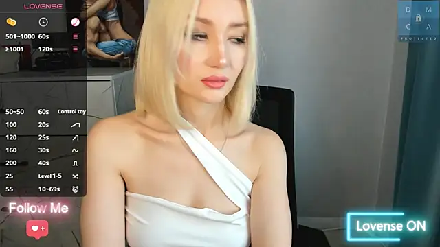 Snapshot of MinaDiamondd chatting on 10/25/25, 02:52 MinaDiamondd online show from 10/25/25, 02:52