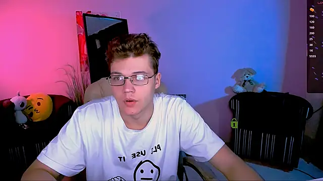 Snapshot of lucas_long_ chatting on 10/16/25, 05:19 lucas long online show from 10/16/25, 05:19