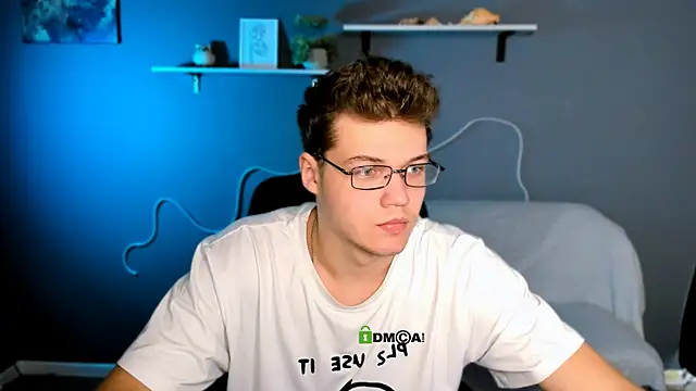 Snapshot of lucas_long_ chatting on 10/20/25, 08:48 lucas long online show from 10/20/25, 08:48