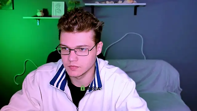 Snapshot of lucas_long_ chatting on 10/21/25, 08:48 lucas long online show from 10/21/25, 08:48