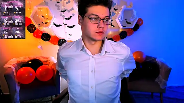 Snapshot of lucas_long_ chatting on 10/26/25, 09:37 lucas long online show from 10/26/25, 09:37