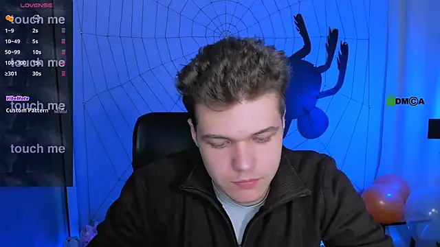 Snapshot of lucas_long_ chatting on 10/27/25, 09:46 lucas long online show from 10/27/25, 09:46