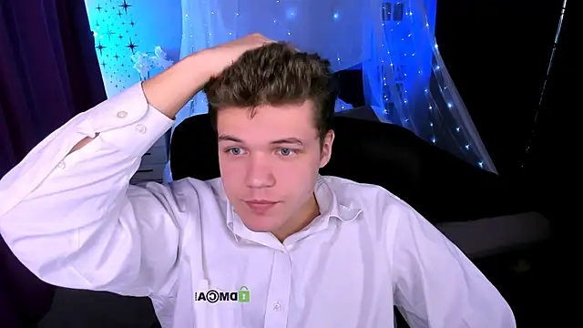 Snapshot of lucas_long_ chatting on 11/07/25, 09:53 lucas long online show from 11/07/25, 09:53