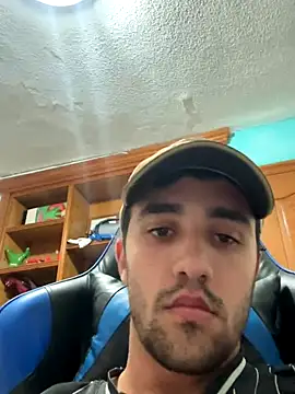 aavrdvh33 online show from 11/17/25, 04:46