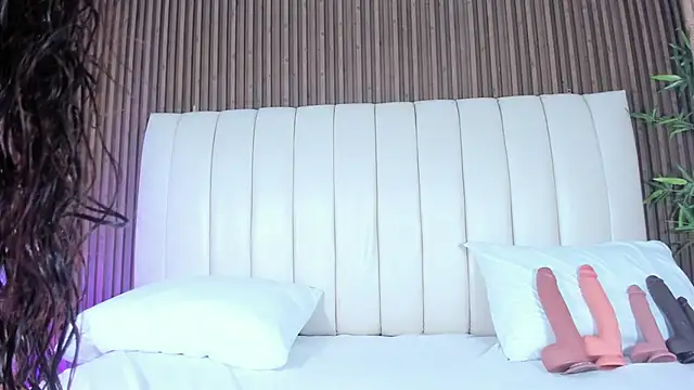 SandraMilerr online show from 10/15/25, 04:12