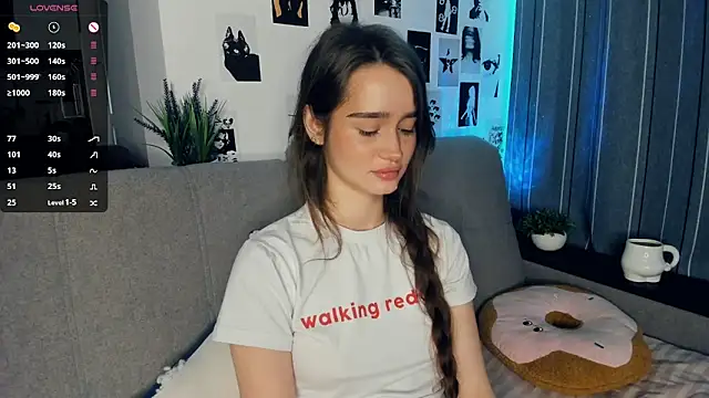 lovelyalivia online show from 10/22/25, 09:31