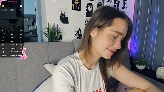 lovelyalivia online show from 10/26/25, 09:15