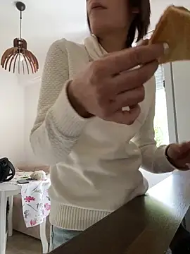 Snapshot of sweetchery999999 chatting on 10/10/25, 02:27 sweetchery999999 online show from 10/10/25, 02:27