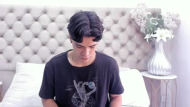 Snapshot of BenitoSaenz chatting on 09/21/25, 12:29 BenitoSaenz online show from 09/21/25, 12:29