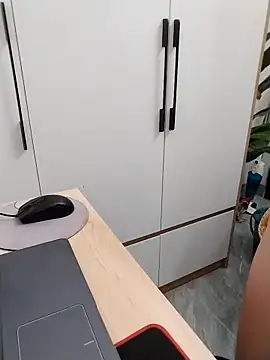 Mina luna online show from 09/12/25, 10:43