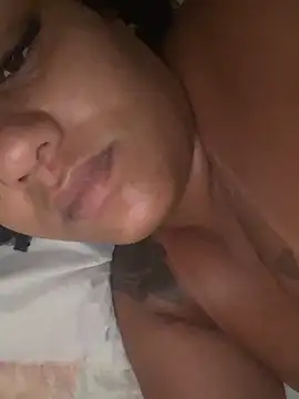 Snapshot of morenaluaa chatting on 11/11/25, 09:53 morenaluaa online show from 11/11/25, 09:53