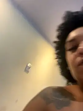 Snapshot of morenaluaa chatting on 11/14/25, 01:26 morenaluaa online show from 11/14/25, 01:26