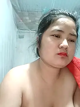 Snapshot of BigBoobs186 chatting on 10/24/25, 11:01 BigBoobs186 online show from 10/24/25, 11:01