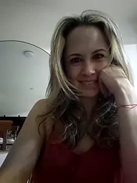 Snapshot of Miasiren chatting on 10/15/25, 05:18 Miasiren online show from 10/15/25, 05:18