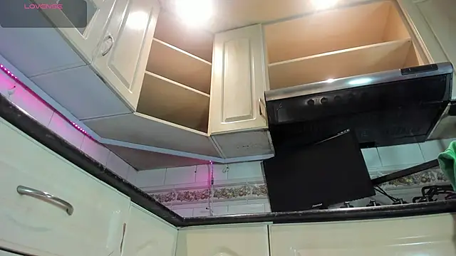 VictoriaPowell online show from 10/03/25, 12:02