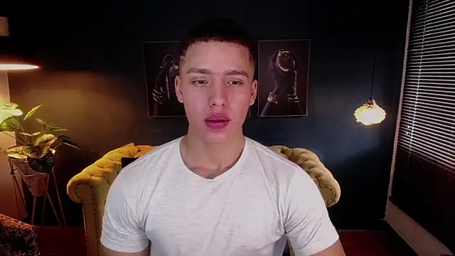 Snapshot of deivid_parker chatting on 10/27/25, 01:48 deivid parker online show from 10/27/25, 01:48