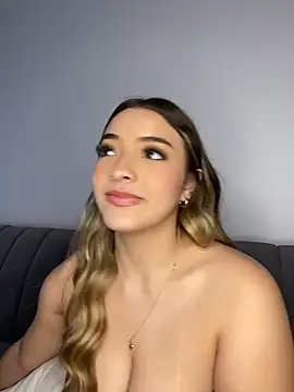 KYLIE JONES6 online show from 10/17/25, 10:34