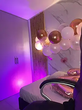 KYLIE JONES6 online show from 11/20/25, 12:11