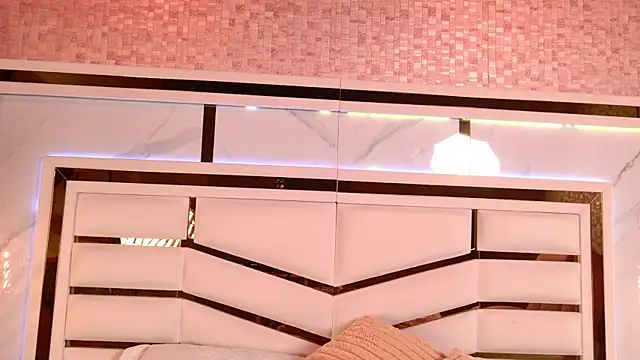 ambar rosse25 online show from 10/14/25, 11:33