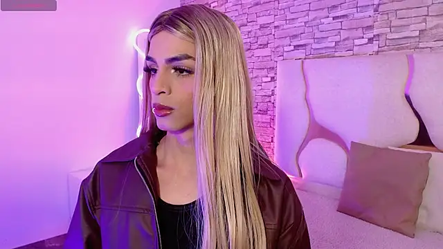 LIHIAN TAY online show from 09/25/25, 03:21