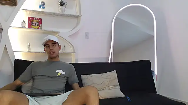 Snapshot of RED_EMPIRE chatting on 10/15/25, 01:28 RED EMPIRE online show from 10/15/25, 01:28