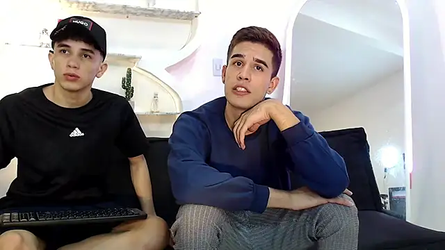 Snapshot of RED_EMPIRE chatting on 10/17/25, 01:20 RED EMPIRE online show from 10/17/25, 01:20