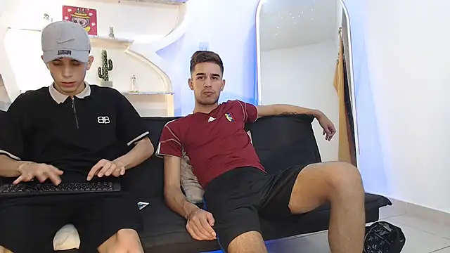 Snapshot of RED_EMPIRE chatting on 10/26/25, 01:55 RED EMPIRE online show from 10/26/25, 01:55