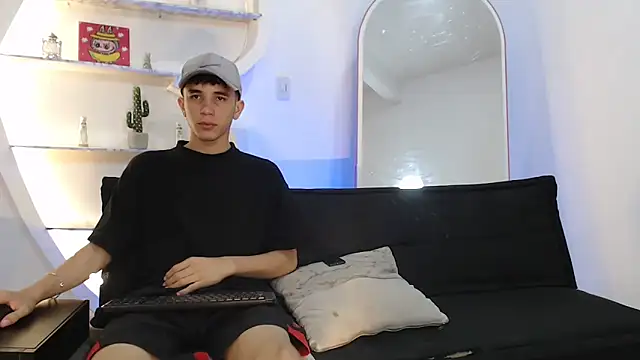 Snapshot of RED_EMPIRE chatting on 11/01/25, 01:40 RED EMPIRE online show from 11/01/25, 01:40