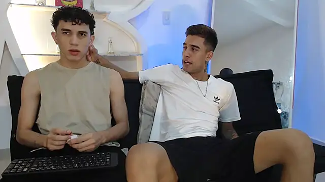 Snapshot of RED_EMPIRE chatting on 11/02/25, 01:41 RED EMPIRE online show from 11/02/25, 01:41