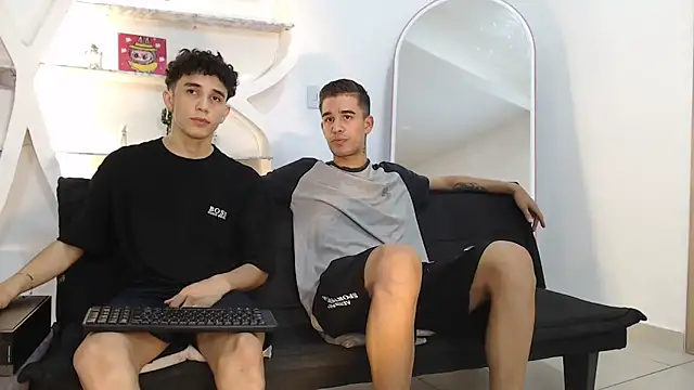 Snapshot of RED_EMPIRE chatting on 11/03/25, 01:40 RED EMPIRE online show from 11/03/25, 01:40