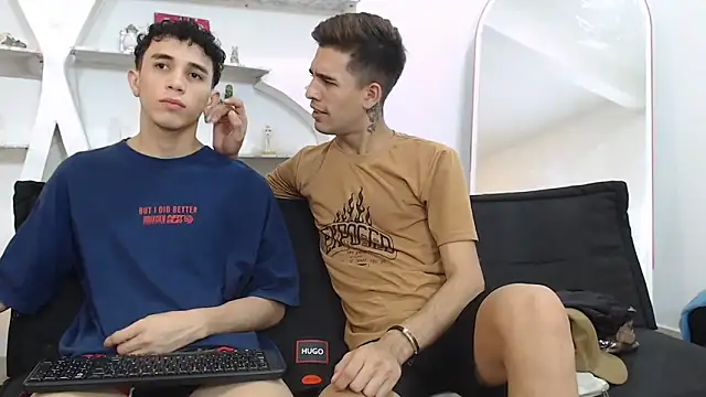 Snapshot of RED_EMPIRE chatting on 11/07/25, 01:27 RED EMPIRE online show from 11/07/25, 01:27